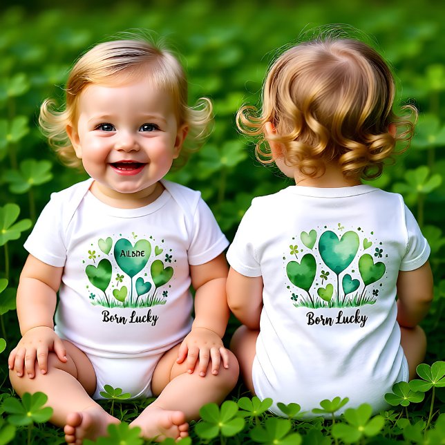 Für Kleeblatt-Schatzis geboren Baby Strampler (Born Lucky for Clover-Covered Cuties Baby Bodysuit)