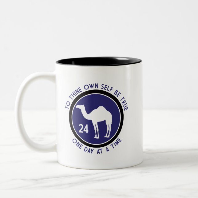 Für sich selbst wahr sein - Lila/schwarz Design Zweifarbige Tasse (Links)