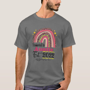 Für Tanten nach Osten befördert. Rainbow-Muttertag T-Shirt