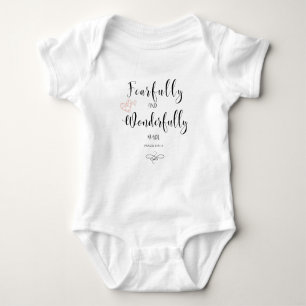 Furcht und wunderbar Made Scripture Baby Anzug Baby Strampler