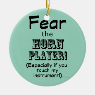 Furcht vor dem Horn-Spieler Keramik Ornament