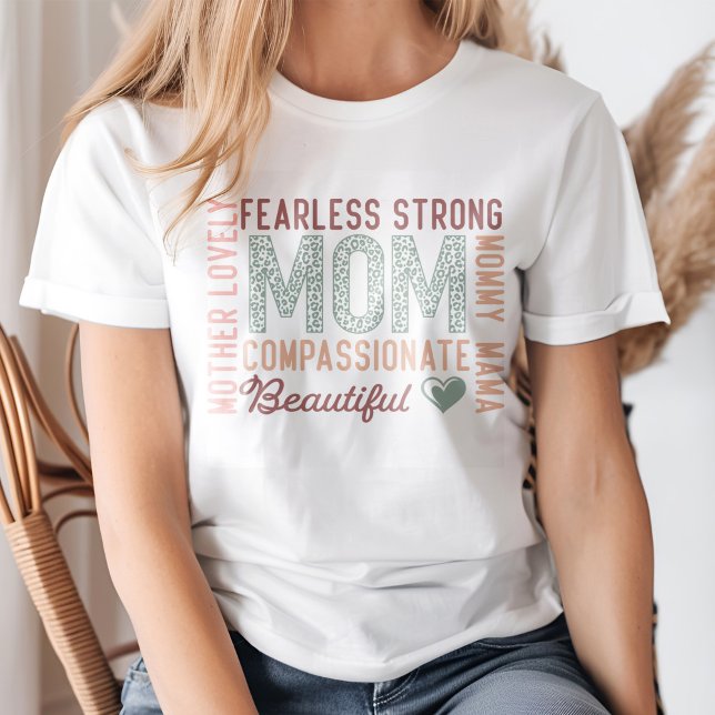 "Furchtlose starke Mama" Retro Mother-Bekenntnisse T-Shirt (Blond young woman wearing a "Fearless Strong Mom" Retro Mother's Affirmations T-Shirt.)