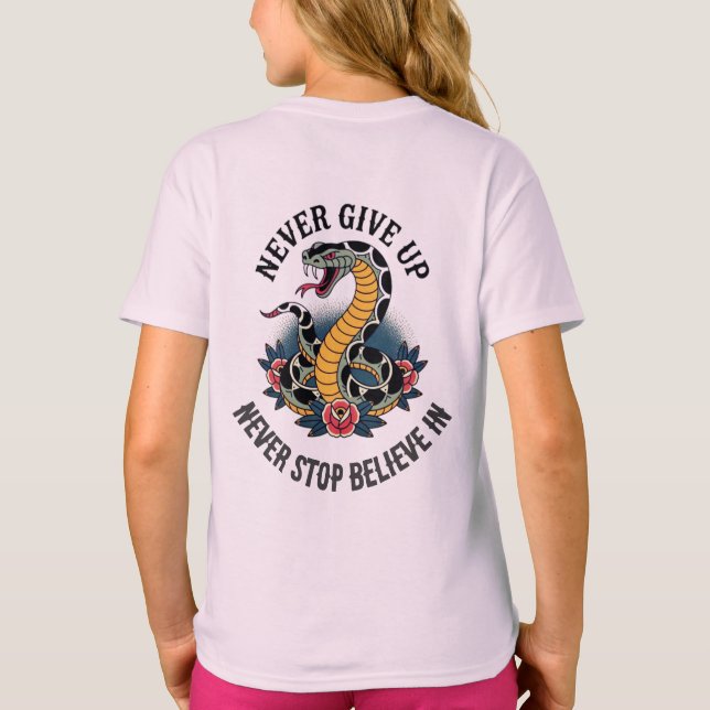 Furchtloser Geist: Kühne Schlange und Rose Kunstwe T-Shirt (Rückseite)