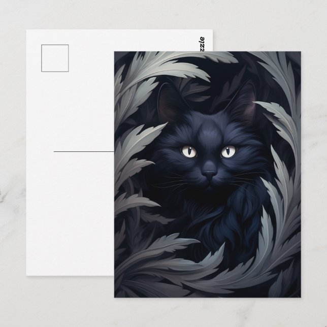 Furry Black Cat unter den Blätter Postkarte (Vorne/Hinten)