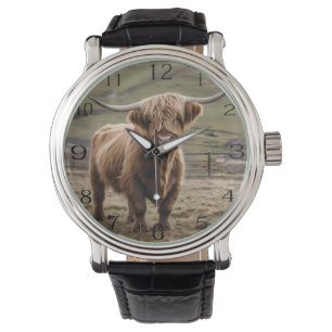 **"Furry Majestät: The Wooly Brown Highland Cow"** Armbanduhr