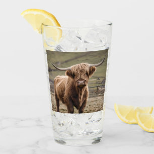 **"Furry Majestät: The Wooly Brown Highland Cow"** Glas