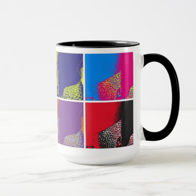 Fuß auf einer Schemel-Art Tasse (Rechts)