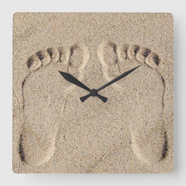 Fußabdruck in Sand Quadratische Wanduhr (Vorderseite)