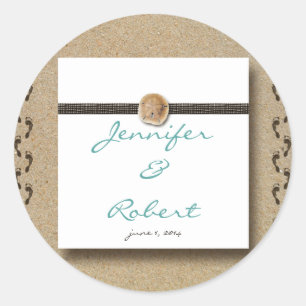 Fußabdrücke im sandischen Umschlag Aufkleber