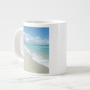 Fußabdrücke von White Sandy Beach, Landschaftlich  Jumbo-Tasse