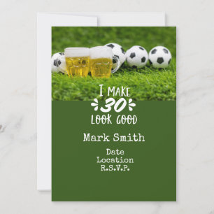 Fußball 30. Geburtstagskarte mit Bällen auf Grün Einladung