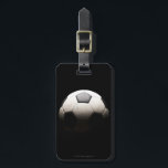 Fußball 3 gepäckanhänger<br><div class="desc">Fußball im Schatten | Thomas Northcut | AssetID: sb10066898d-001</div>