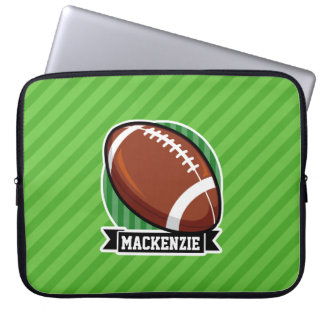 Fußball auf grünen Streifen Laptopschutzhülle