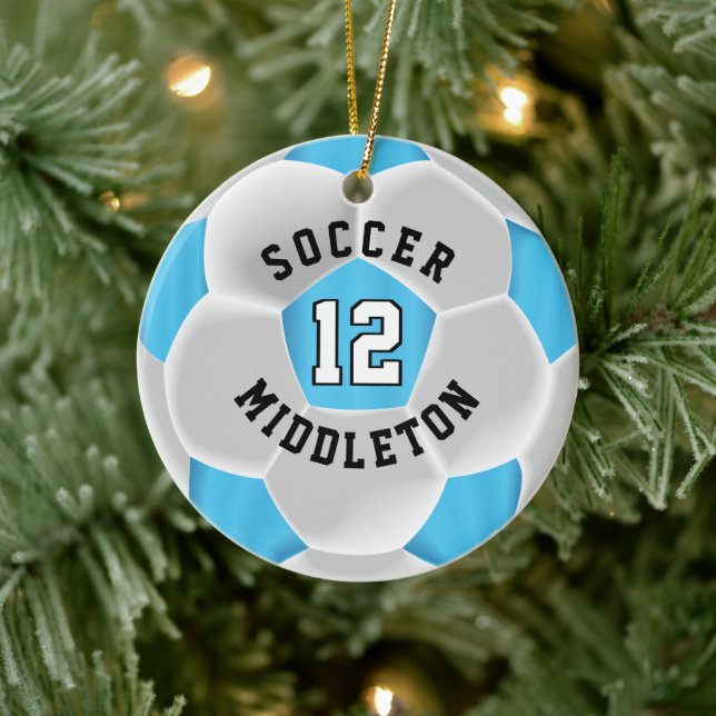 Fußball ⚽ Ball in einem Baby Blue und White Keramik Ornament (Baum)