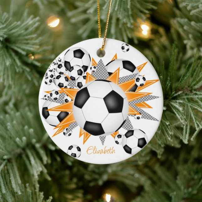 Fußball-Bälle orange graue Sterne Mädchen Sport Keramik Ornament (Baum)