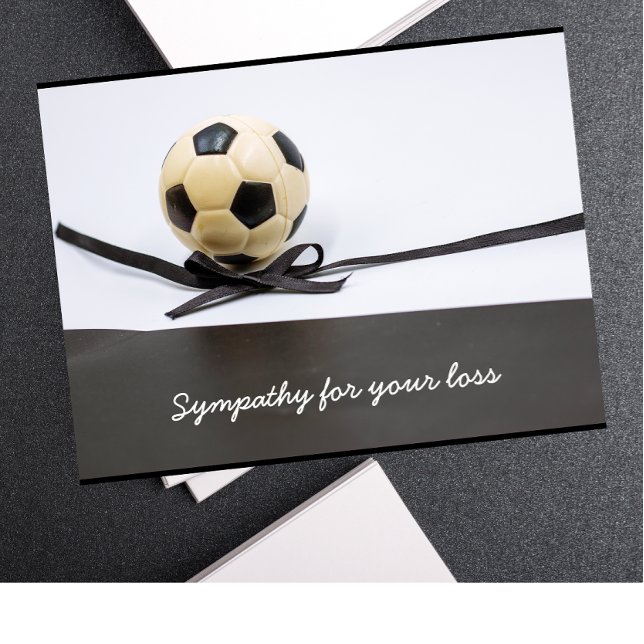 Fußball Beileid Beileidsbekleidung schwarze Band Postkarte (Von Creator hochgeladen)