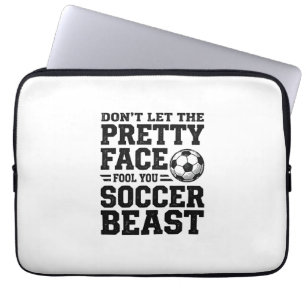 Fußball-Biest Hübsches Gesicht Vintage-Typografie- Laptopschutzhülle