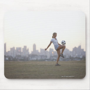 Fußball der Frau im Stadtpark Mousepad