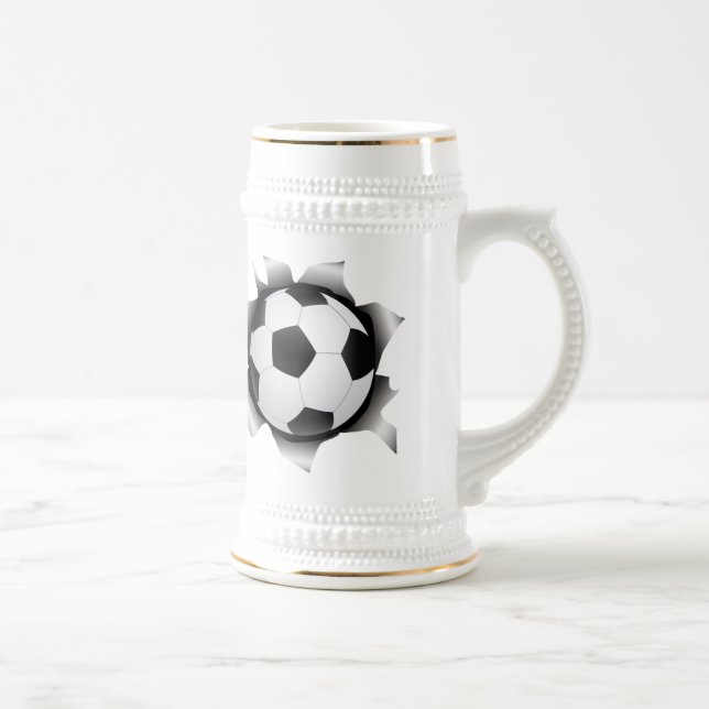 Fußball durch Metallblatt Bierglas (Rechts)