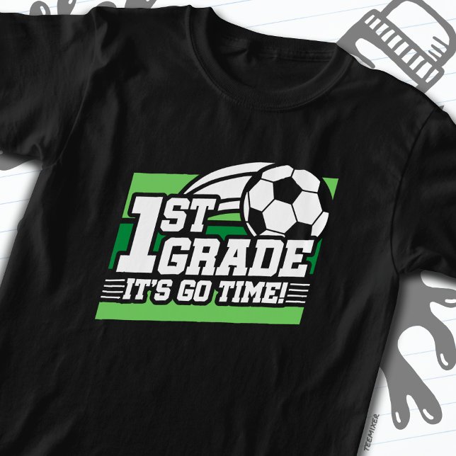 Fußball erster Klasse zurück zur Schule T-Shirt (Von Creator hochgeladen)
