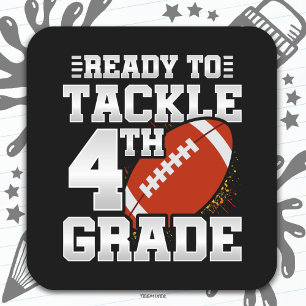 Fußball erster Tag 4. Klasse zurück zur Schule Quadratischer Aufkleber