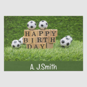 Fußball Geburtstag mit Bälle auf grünem Gras Seidenpapier