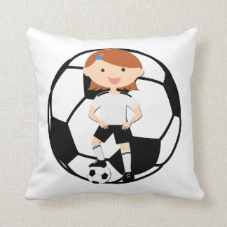Fußball-Mädchen 3 und Ball Schwarzweiss Kissen