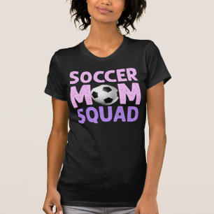 Fußball-Mama in Rosa und Lila T-Shirt