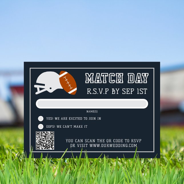 Fußball Match Navy Blue Wedding Game Day RSVP Karte (Front view game day wedding tailgate party championship love football wedding RSVP card)