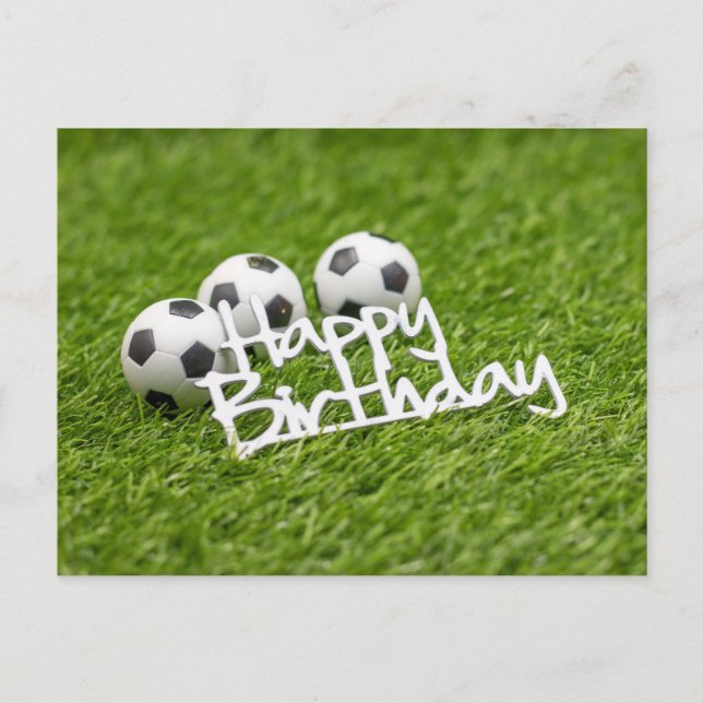 Fußball mit Happy Birthday Wort auf Grün Postkarte (Vorderseite)