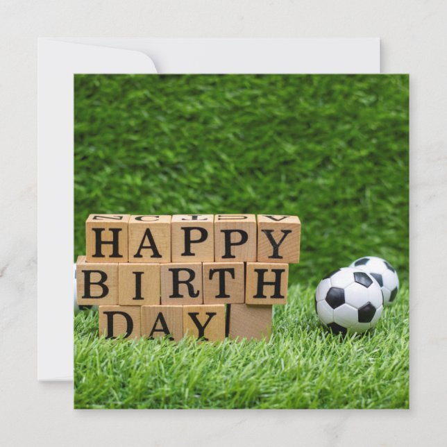 Fußball mit Happy Birthday Wort auf grünem Auto Karte (Vorderseite)