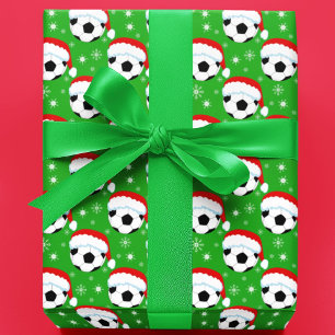 Fußball mit Weihnachtsmannmütze und Schneeflocken Geschenkpapier
