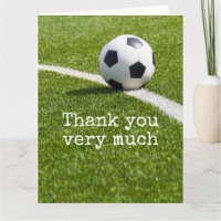 Fußball mit Wort Danke, auf grünem Gras