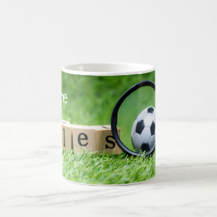 Fußball-REGELN mit Ball auf grünen Geschenken für  Kaffeetasse