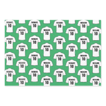 Fußball-Shirt in Weißverpackungspapierblättern