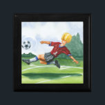 Fußball-Spieler spielen einen Ball von Jay Throckm Geschenkbox<br><div class="desc">Ein Fußball hängt in der Luft,  gewartet für den bösartigen Tritt,  den der Spieler gerade aufzieht,  um zu liefern. Kann er es wie Beckham biegen? Ein schönes Stück,  um an der Wand zu hängen oder als Geschenk an den Fußball-Liebhaber in Ihrem Leben!</div>