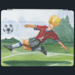 Fußball-Spieler spielen einen Ball von Jay Throckm iPad Hülle<br><div class="desc">Ein Fußball hängt in der Luft,  gewartet für den bösartigen Tritt,  den der Spieler gerade aufzieht,  um zu liefern. Kann er es wie Beckham biegen? Ein schönes Stück,  um an der Wand zu hängen oder als Geschenk an den Fußball-Liebhaber in Ihrem Leben!</div>