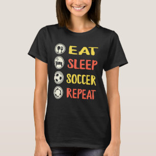 Fußball-Sport-Spieler essen Schlafsoccer wiederhol T-Shirt