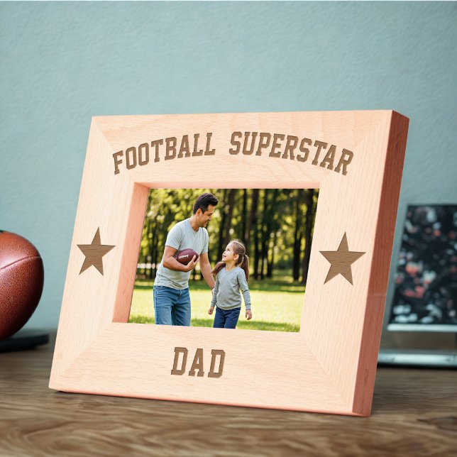 Fußball Superstar Vater Holzschnitt Geätzte Rahmen (Add your Dad's name to this Football Superstar wooden etched frame. Makes a great Father's Day gift)