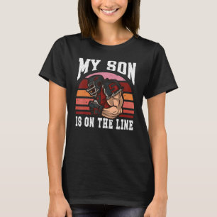 Fußballausrüstung Helm Mein Sohn Steht Auf Dem Spi T-Shirt