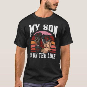 Fußballausrüstung Helm Mein Sohn Steht Auf Dem Spi T-Shirt