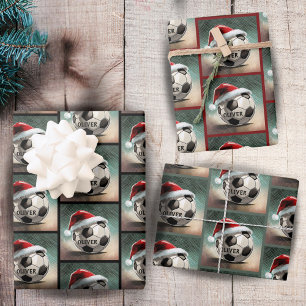 Fußballball mit roter Weihnachtsmannmütze Geschenkpapier Set