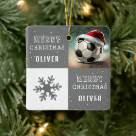 Fußballball mit Weihnachtsmannmütze Schneeflocke Keramikornament