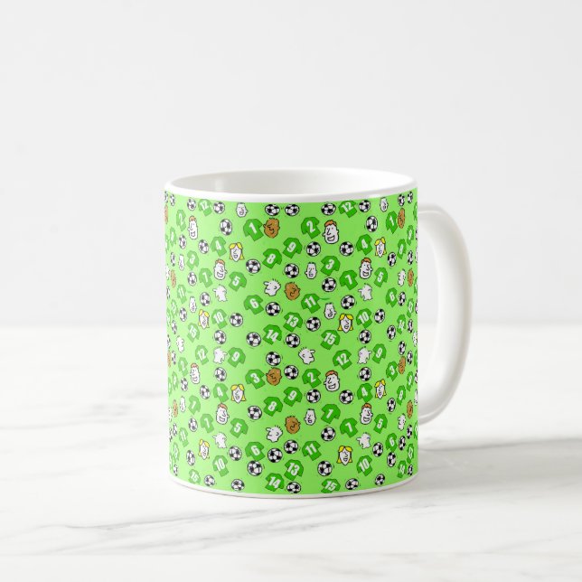 Fußbälle, grüne Shirts und Fans Tasse (VorderseiteRechts)