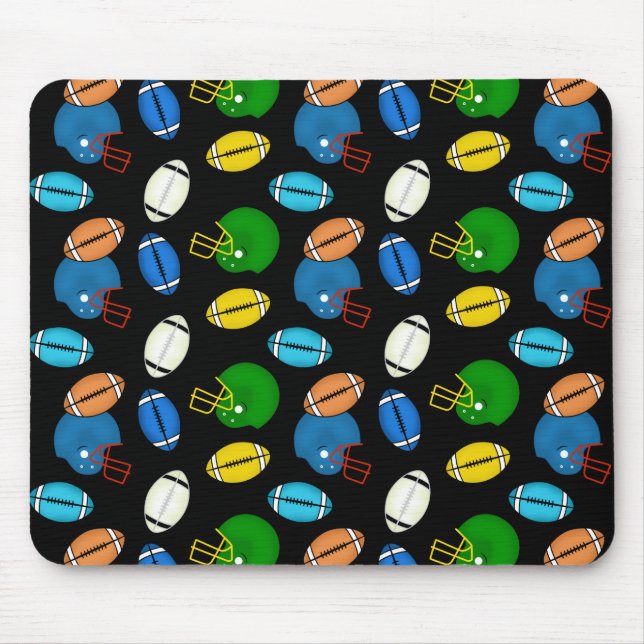 Fußbälle und Helme mit schwarzem Hintergrund Mousepad (Vorne)