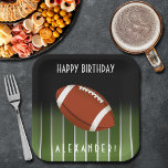 Fußballfeld Glückwunsch zum Geburtstag Personalisi Pappteller<br><div class="desc">Teller in 2 Größen - 9" Abendessen und 7" Snack können mit Ihrem Namen und Anlass personalisiert werden. PASSENDE Artikel in unserem Geschäft.</div>