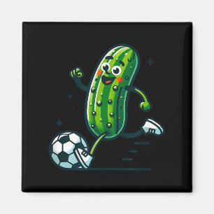 Fußballgurke tritt Ball lustige Pickle Spieler Magnet