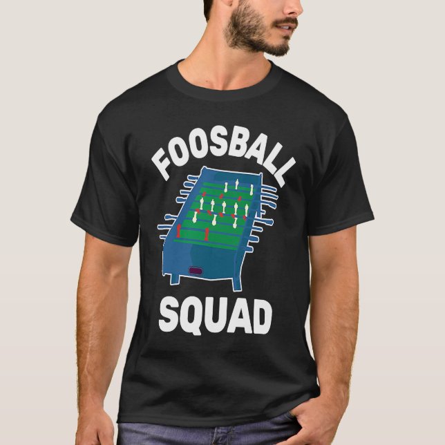 Fußballplatz und Tischfußball T-Shirt (Vorderseite)