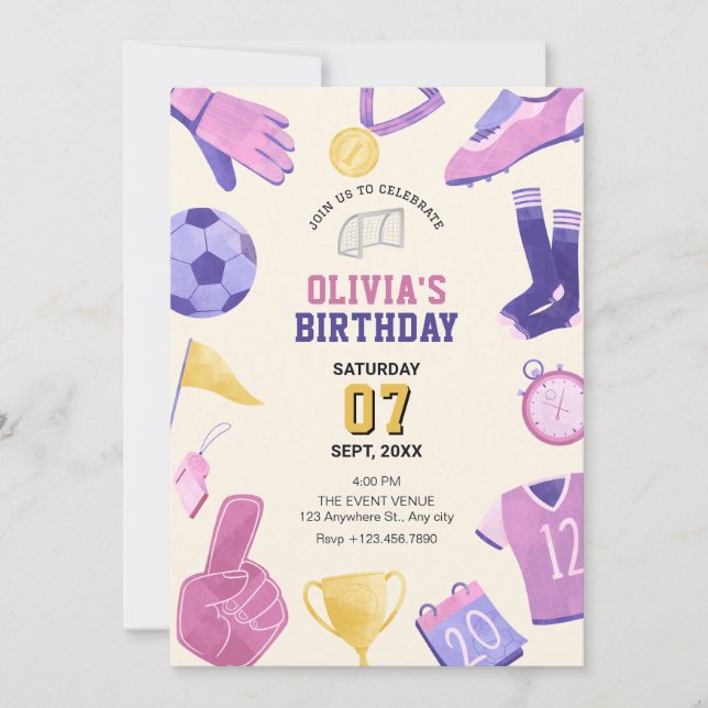 Fußballrosa lila Spiel Einladung (Vorderseite)