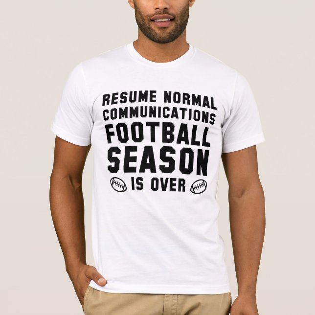Fußballsaison ist vorbei T-Shirt (Vorderseite)